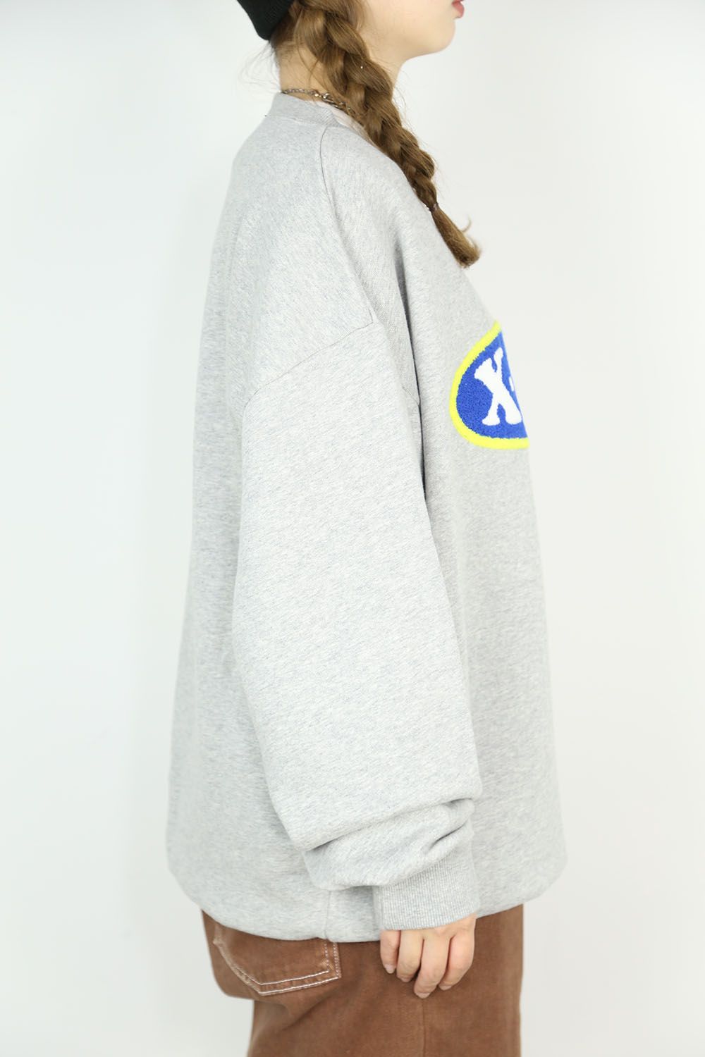 X-girl - CHENILLE EMBROIDERY OVAL LOGO CREW SWEAT TOP / アッシュ ...