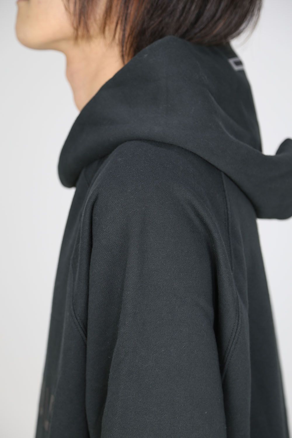 FRONT LOGO HOODIE / ブラック