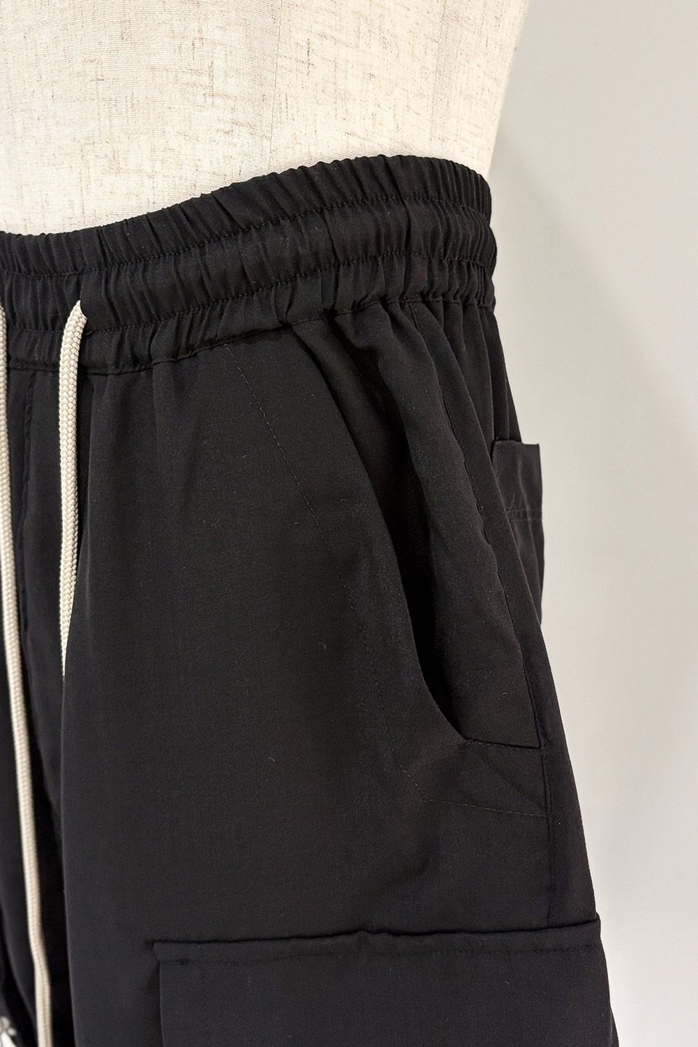CARGO SHORTS / ブラック