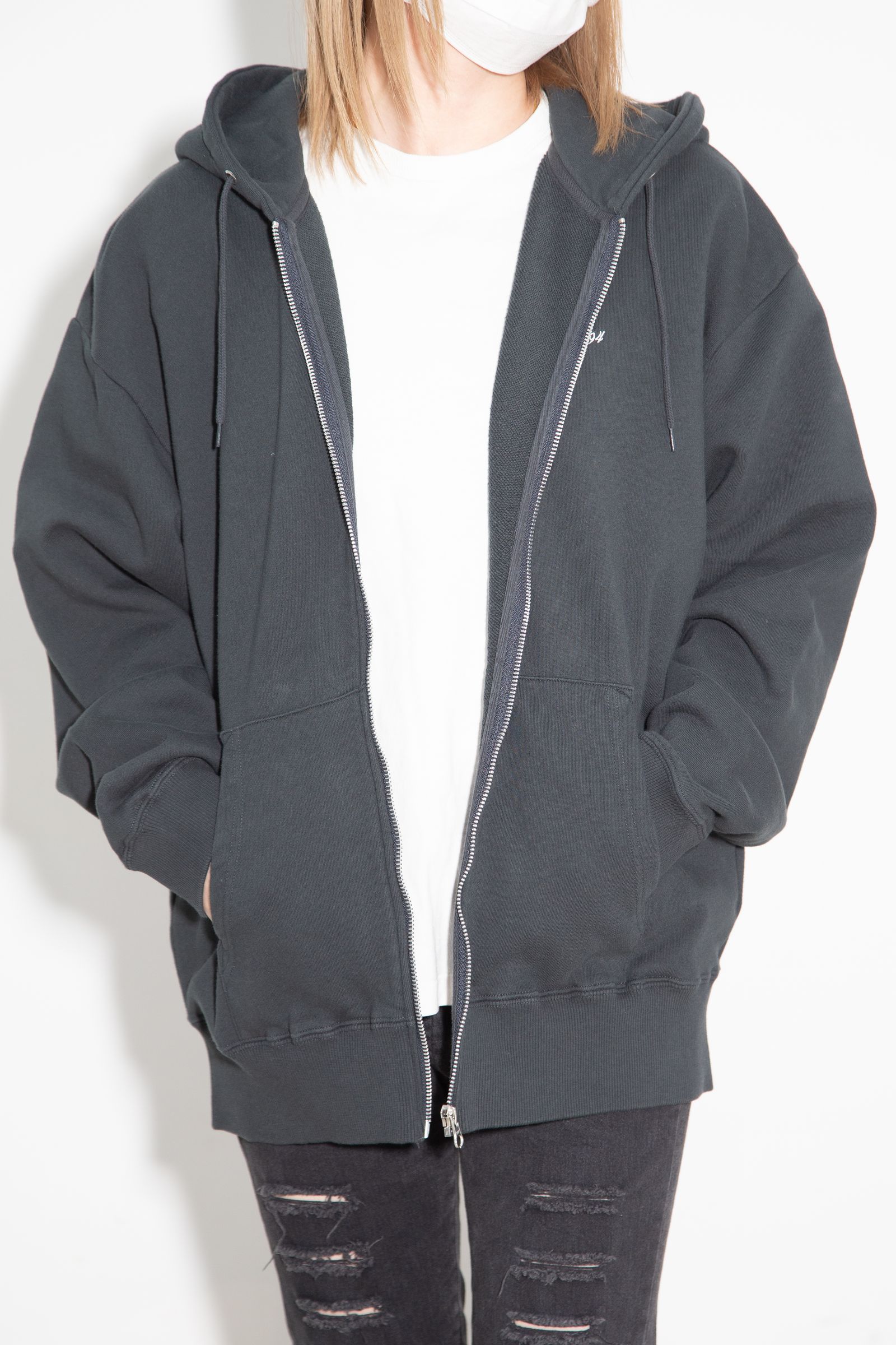 [ラスト1点 サイズM] FACE BOX PATCH ZIP UP SWEAT HOODIE / チャコール