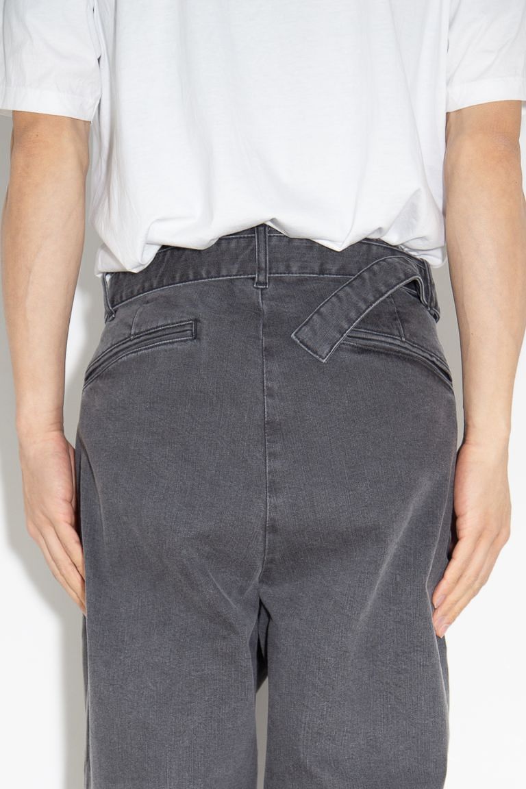 SUPIMA CO STRETCH DENIM BELTED TAPERED FIT TROUSERS / ダークグレー