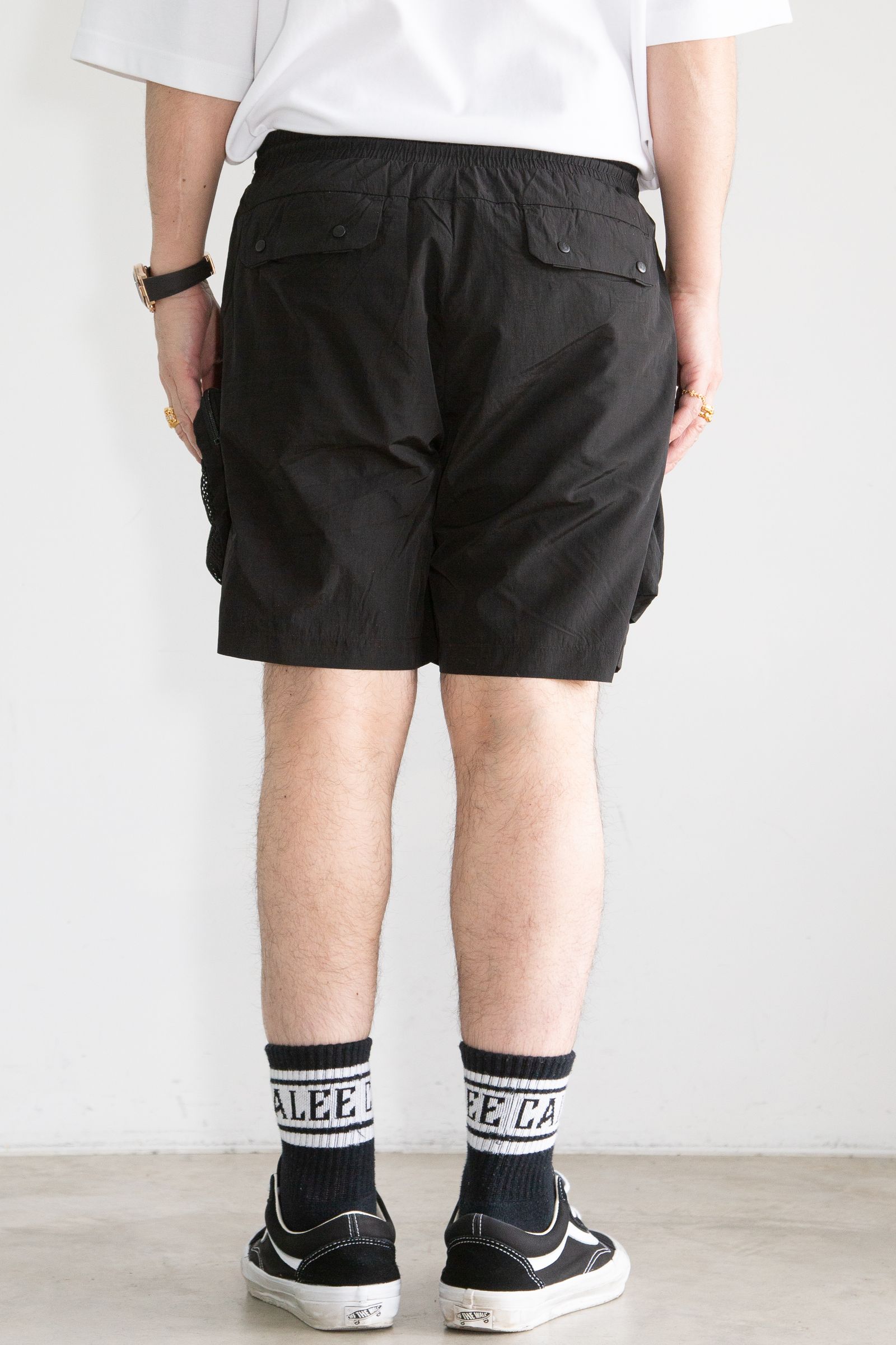 HIKER NYLON MULTI POCKET CARGO SHORTS / ブラック