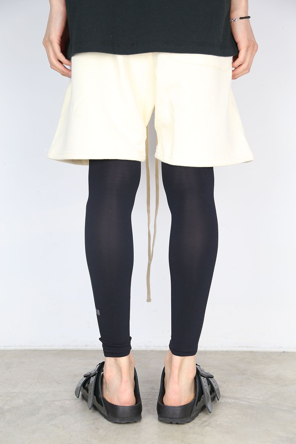 REFLECTOR LOGO SWEAT SHORTS / クリーム