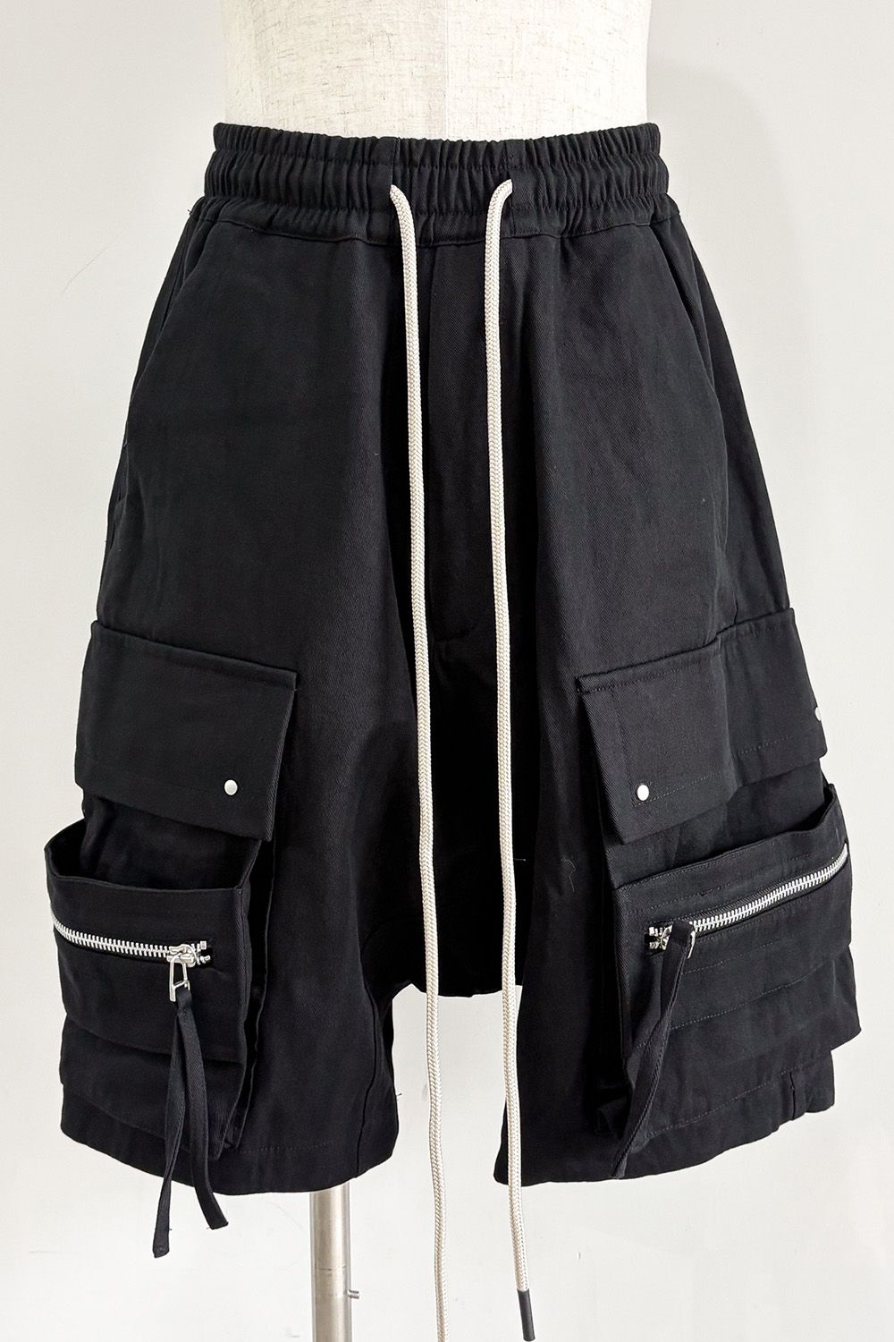 CARGO SHORTS / ブラック