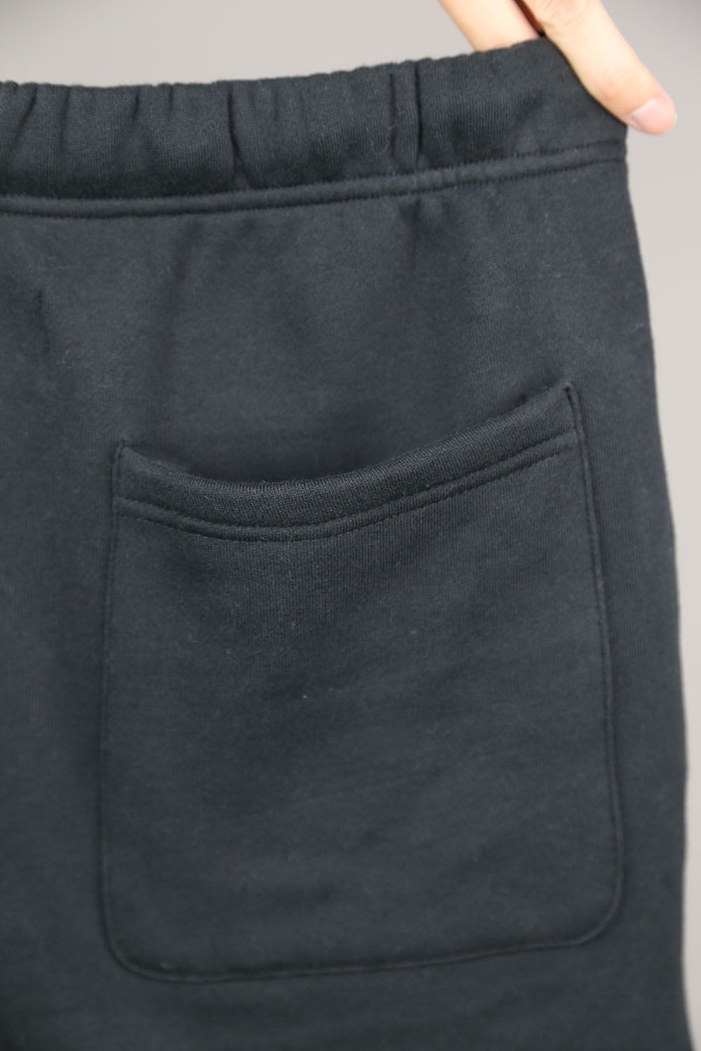 REFLECTOR LOGO SWEAT PANTS / ブラック