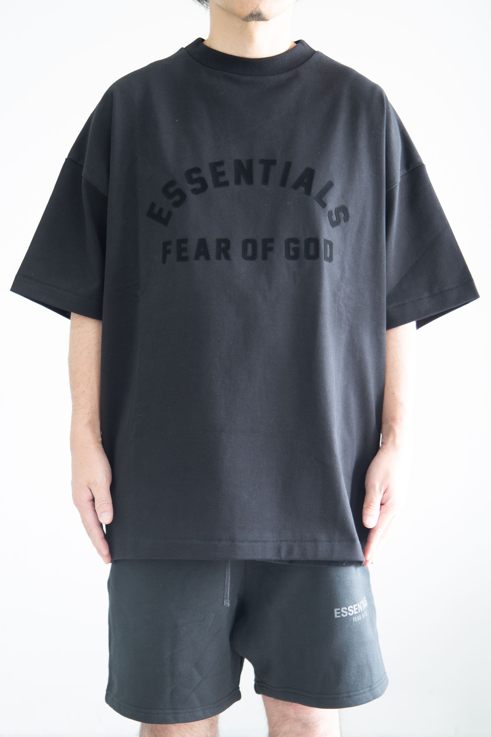 FOG ESSENTIALS - 24SS FRONT LOGO SS TEE / ブラック | Tempt