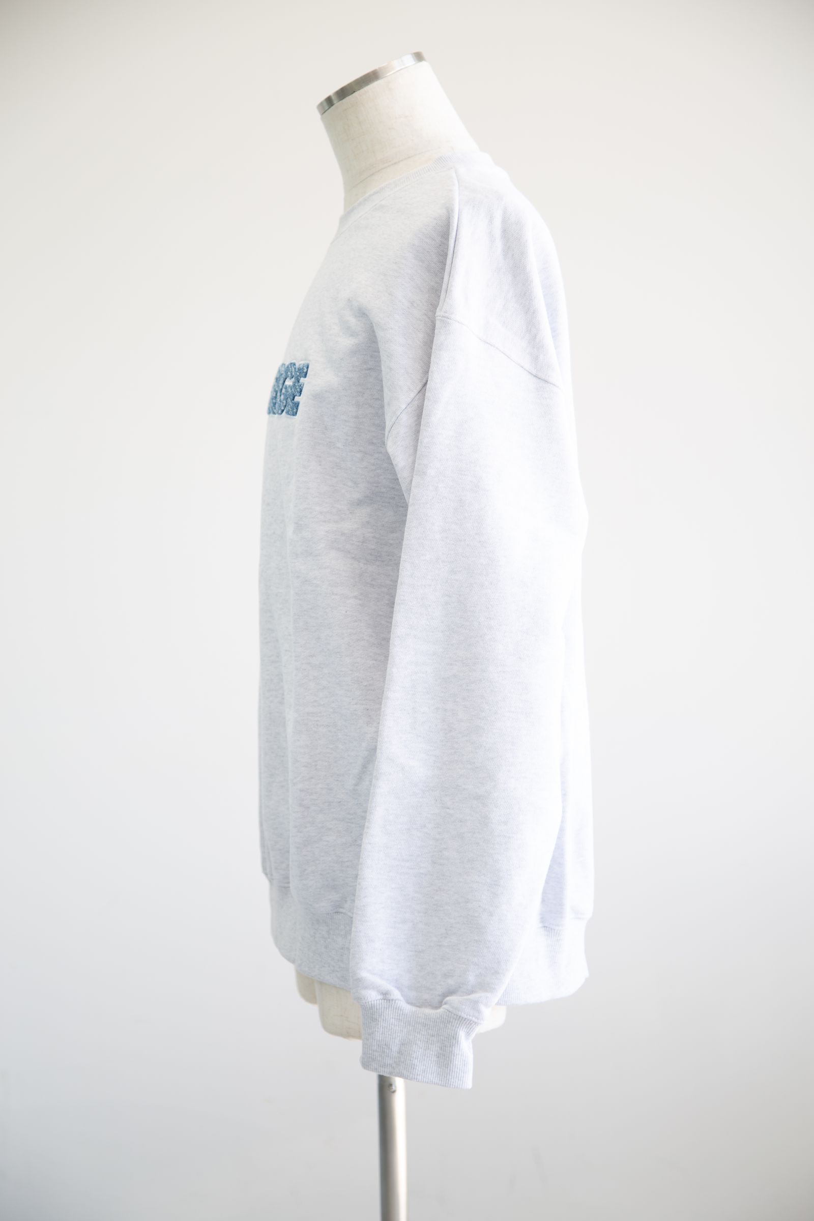 [ラスト1点 サイズXL] CHENILLE STANDARD LOGO CREWNECK SWEATSHIRT / アッシュ