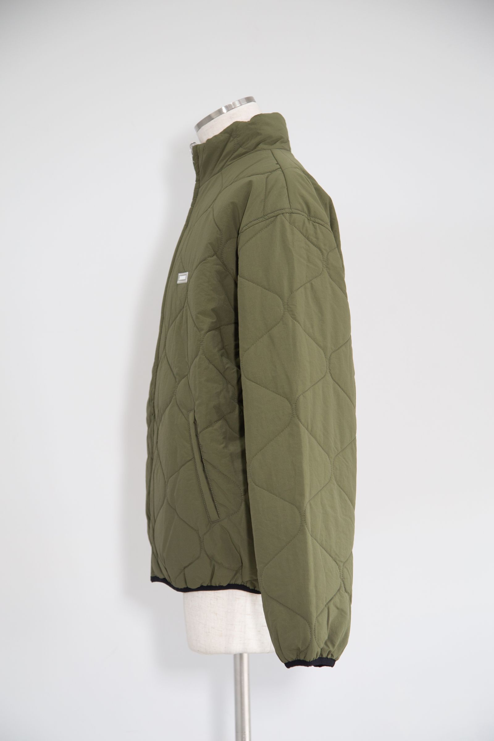 XLARGE - REVERSIBLE QUILTED JACKET / オリーブ | Tempt