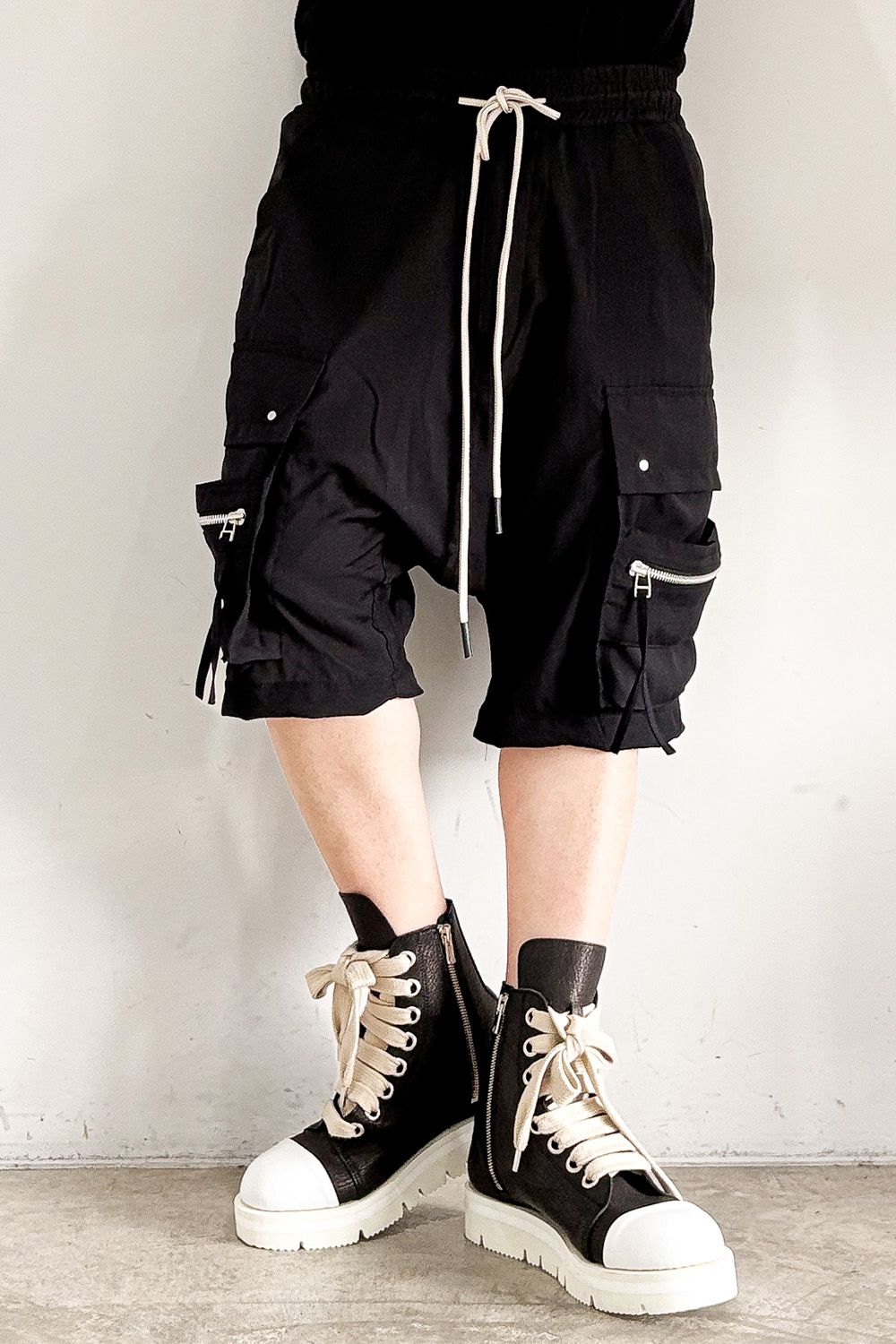CARGO SHORTS / ブラック