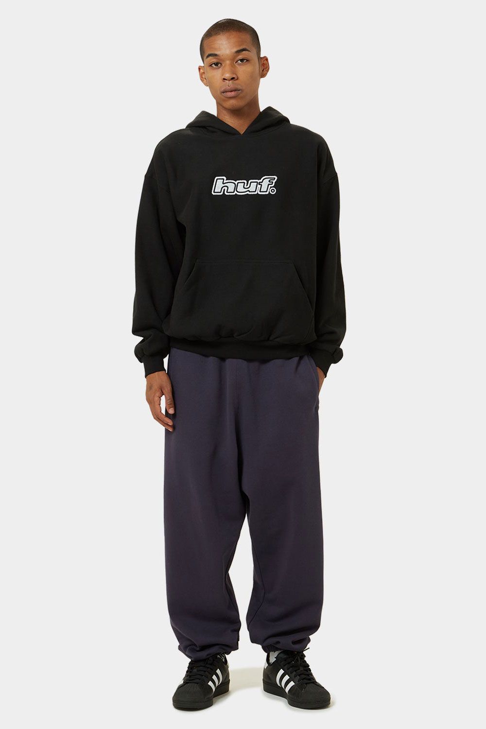 LOGO APPLIQUE HOODED FLEECE / ブラック