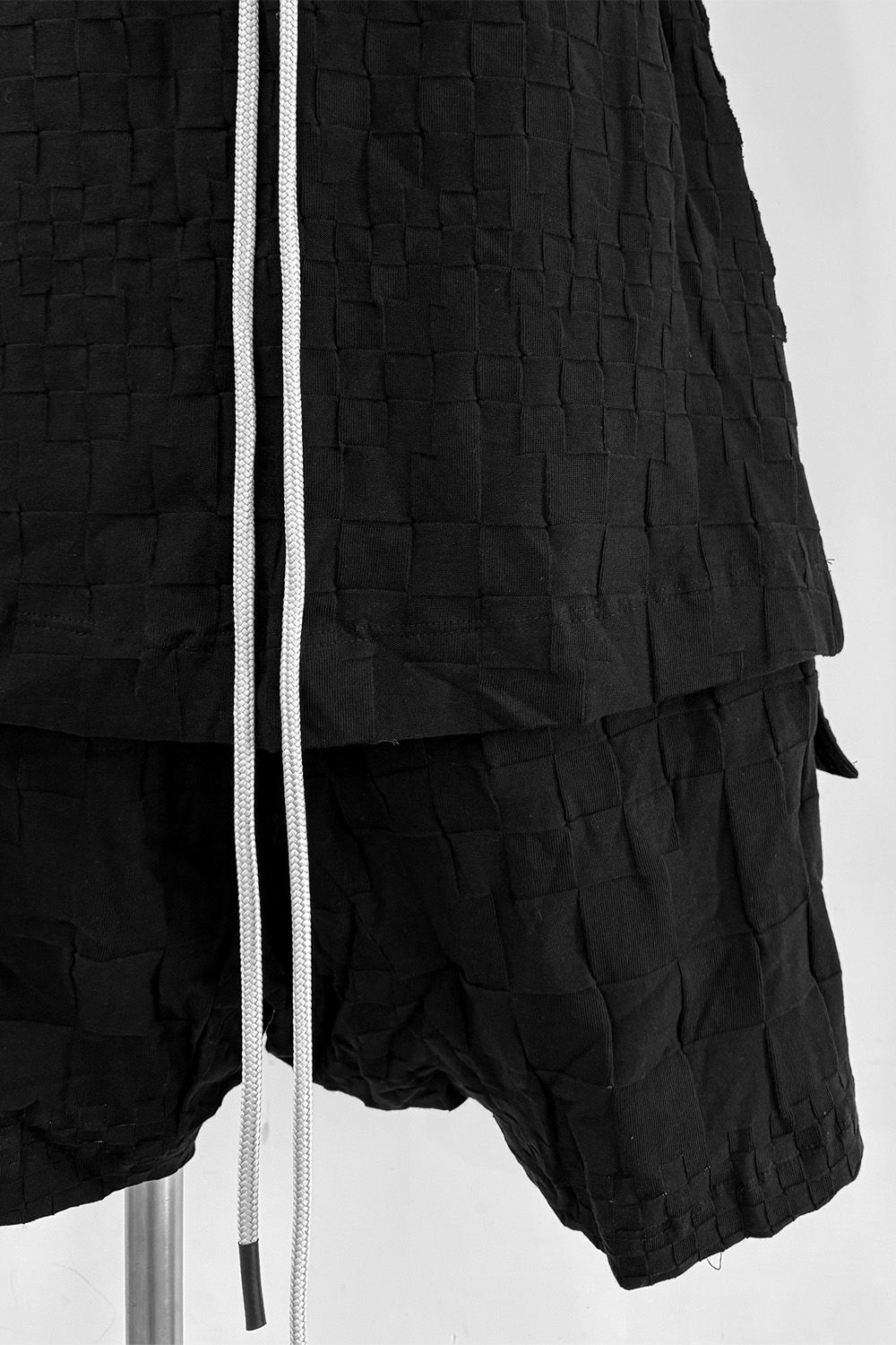 GRADIENT PLAID PATTERN LAYERED SHORTS / ブラック