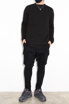 独特な表情のL/S Tee