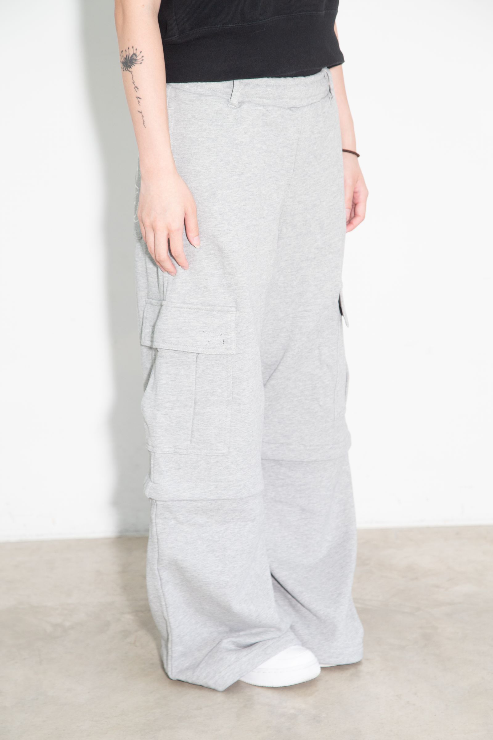 [ラスト1点 サイズM] EMBLEM POCKET 2WAY BUGGY SWEATPANTS / アッシュ