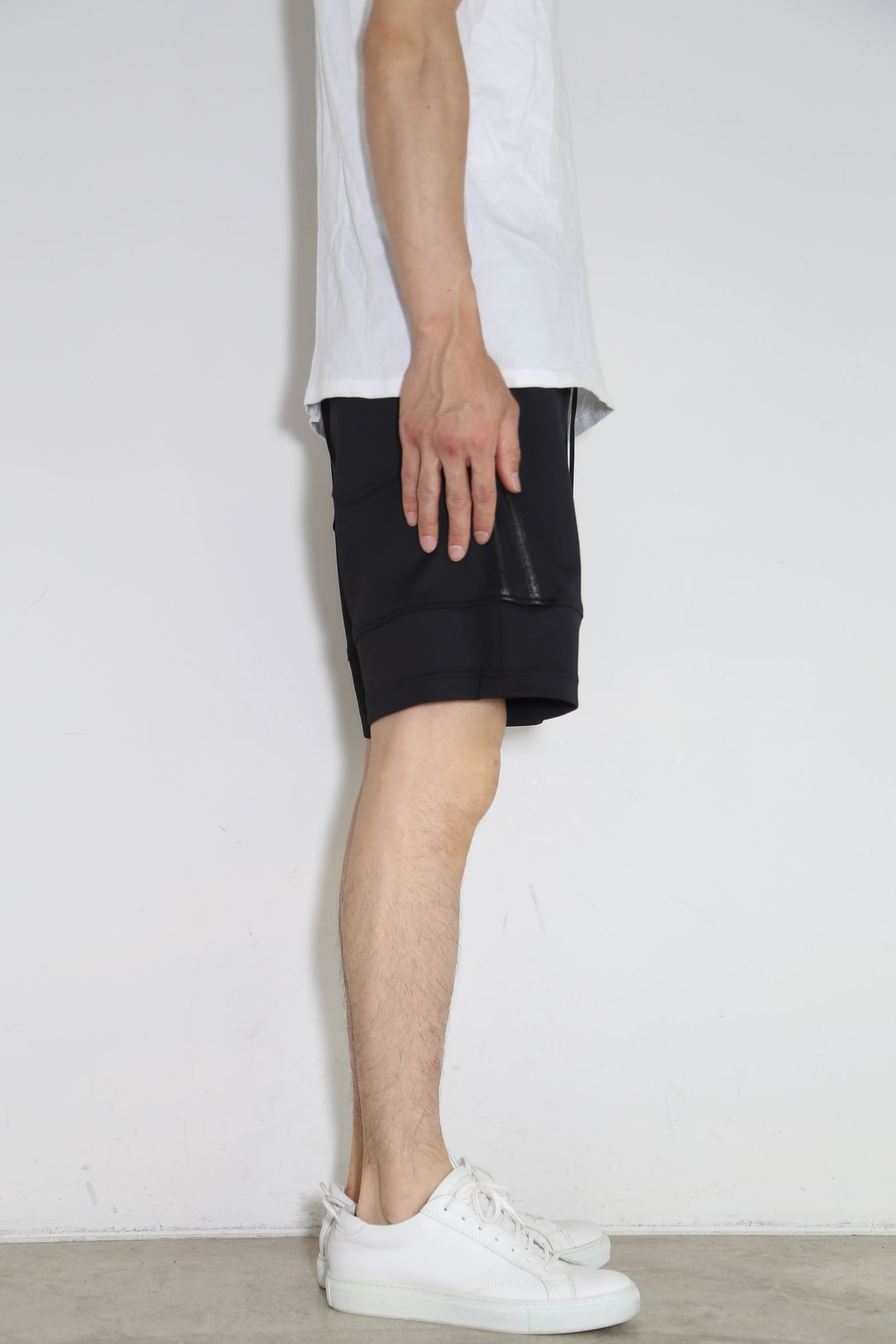TYLER LINE SHORTS / ブラック