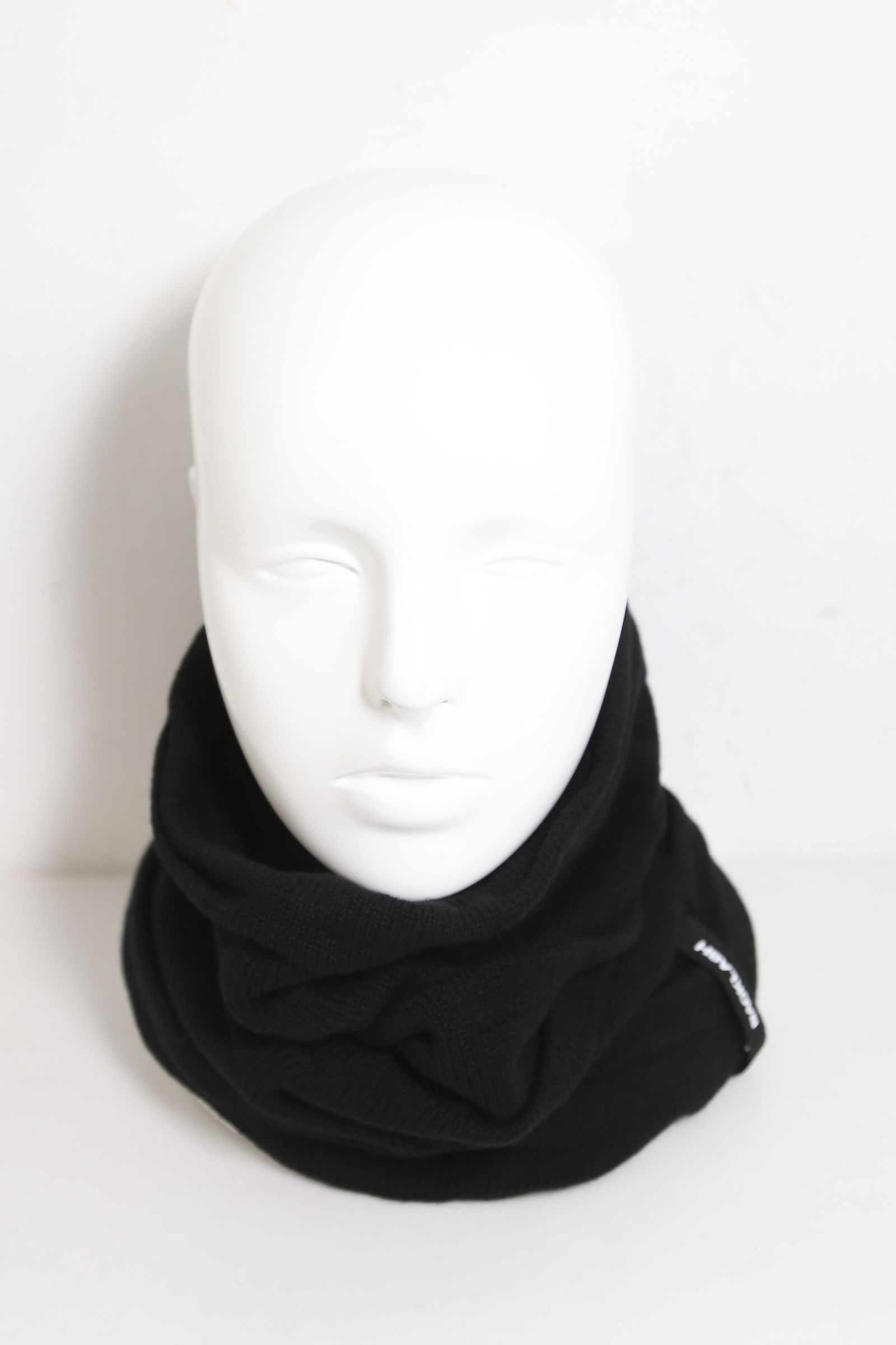 HIGH WIRED CASHMERE-WOOL KNIT NECK WARMER / ブラック
