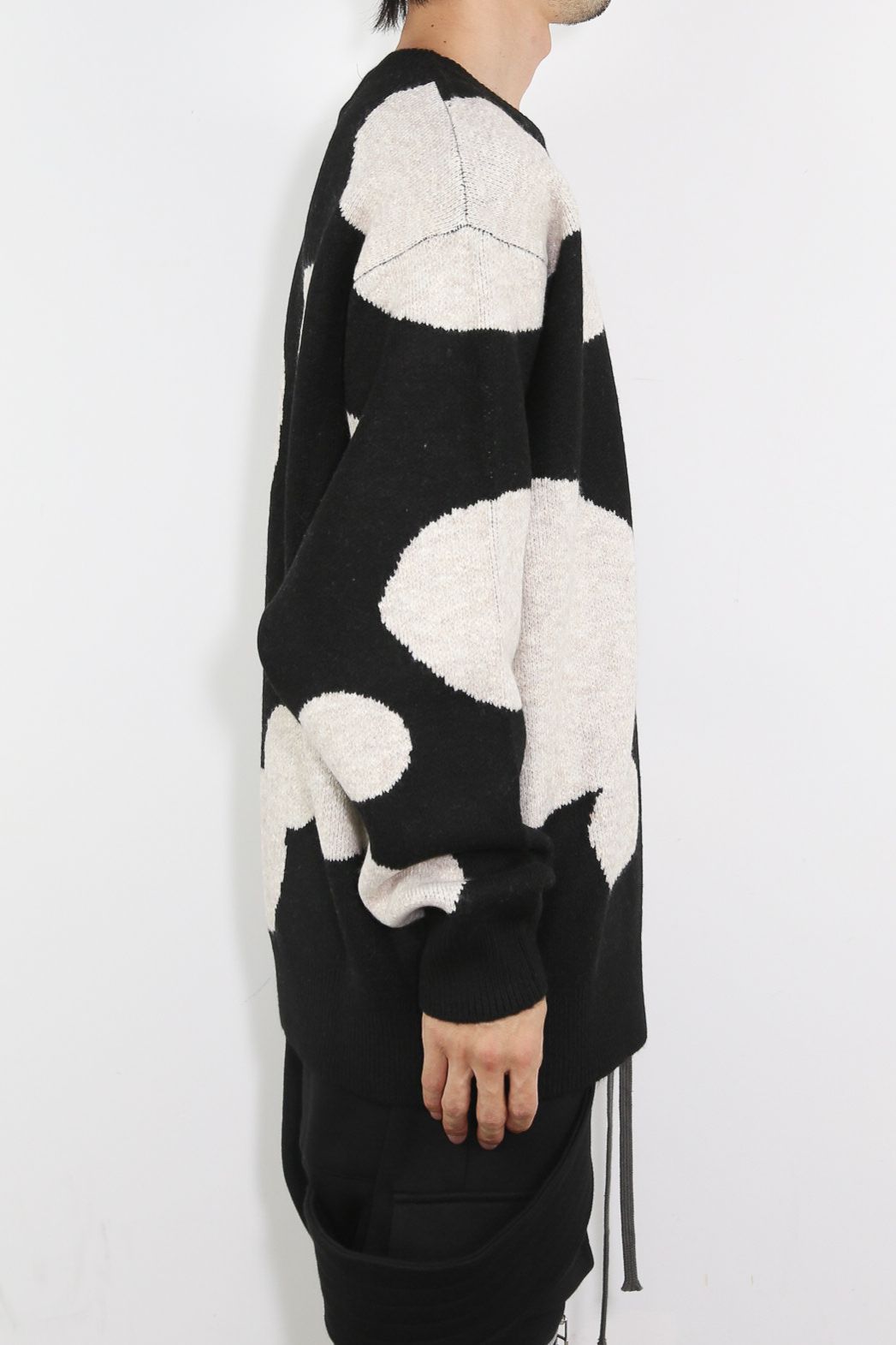 ドット模様リラックスフィットニット / Polka Pattern Knit Top / ブラック×ベージュ / ag-8011