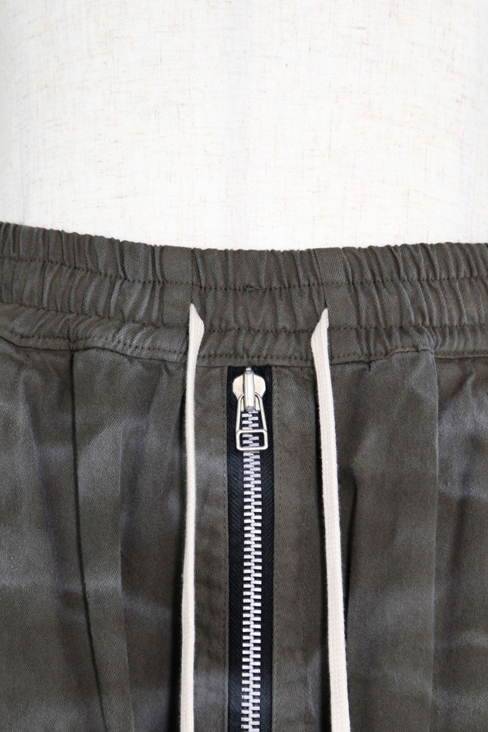 ヴィンテージ染めジップカーゴショーツ / Vintage Dyed Zip Shorts / カーキ
