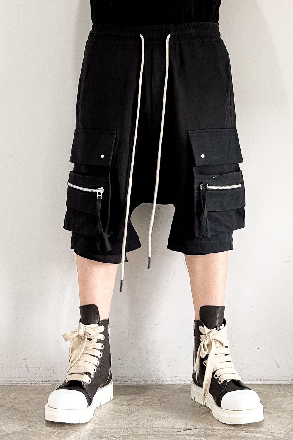 CARGO SHORTS / ブラック