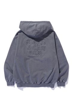 PIGMENT EMBOSSED ZIP HOODED SWEATSHIRT / チャコール