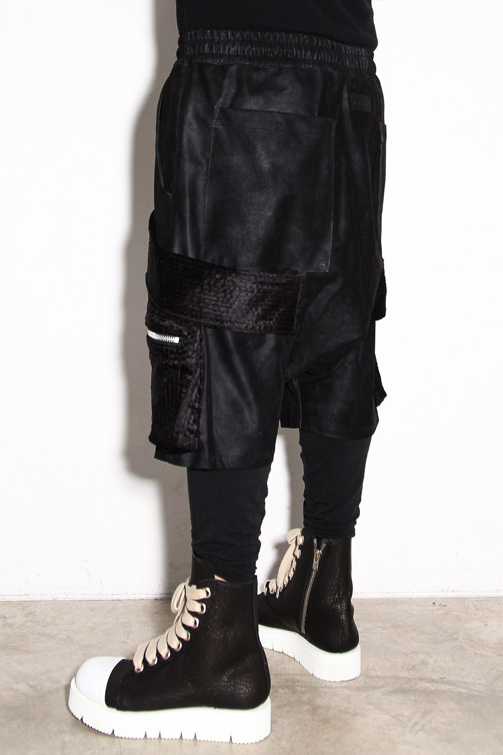 シンセティックレザーベルトカーゴショーツ / BELT CARGO SHORTS / ブラック / ag-12052