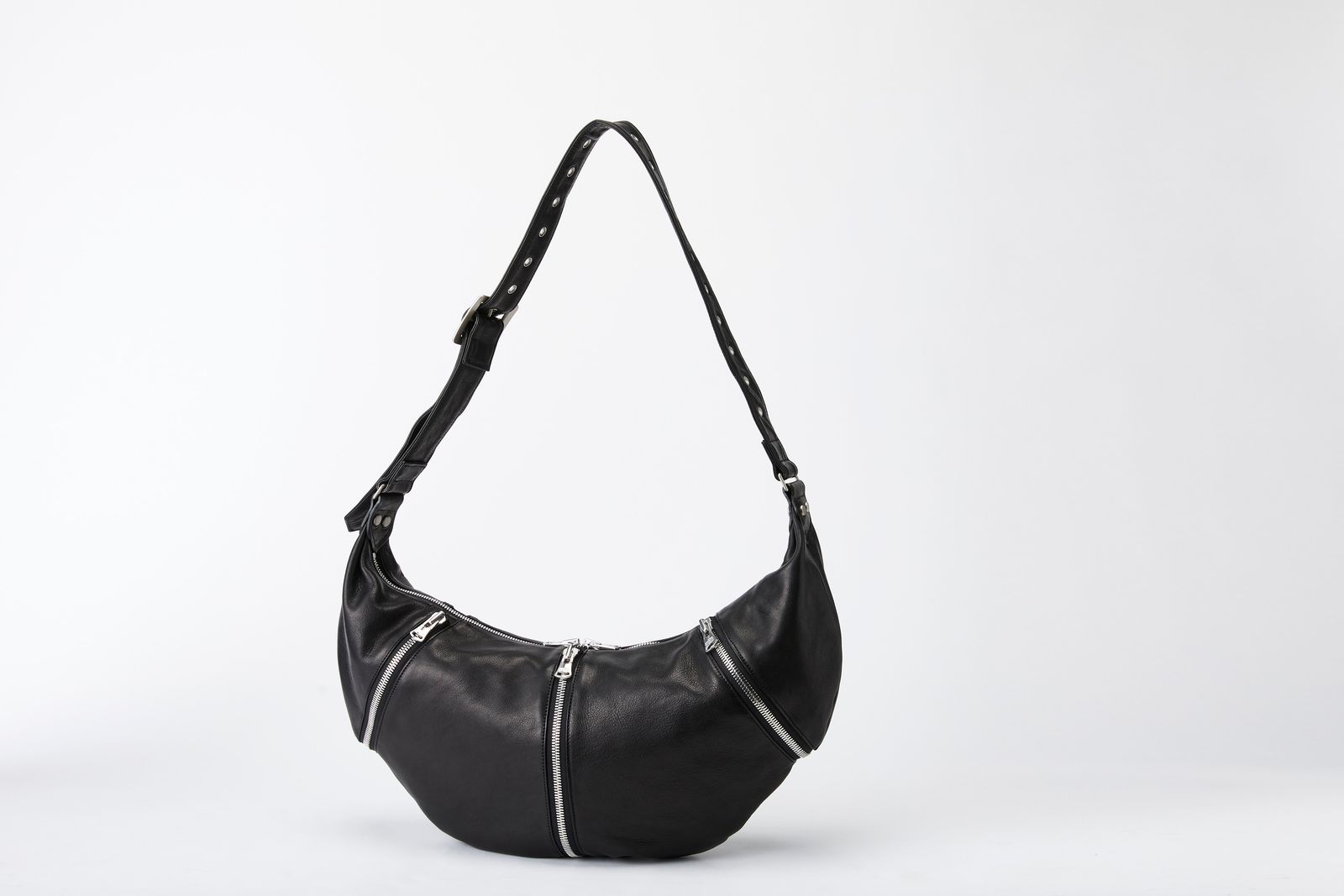 [2027年4月〜5月入荷予定] [263-01]  ファニチャーレザーミモザ鞣し 3ZIPバナナBAG / ブラック
