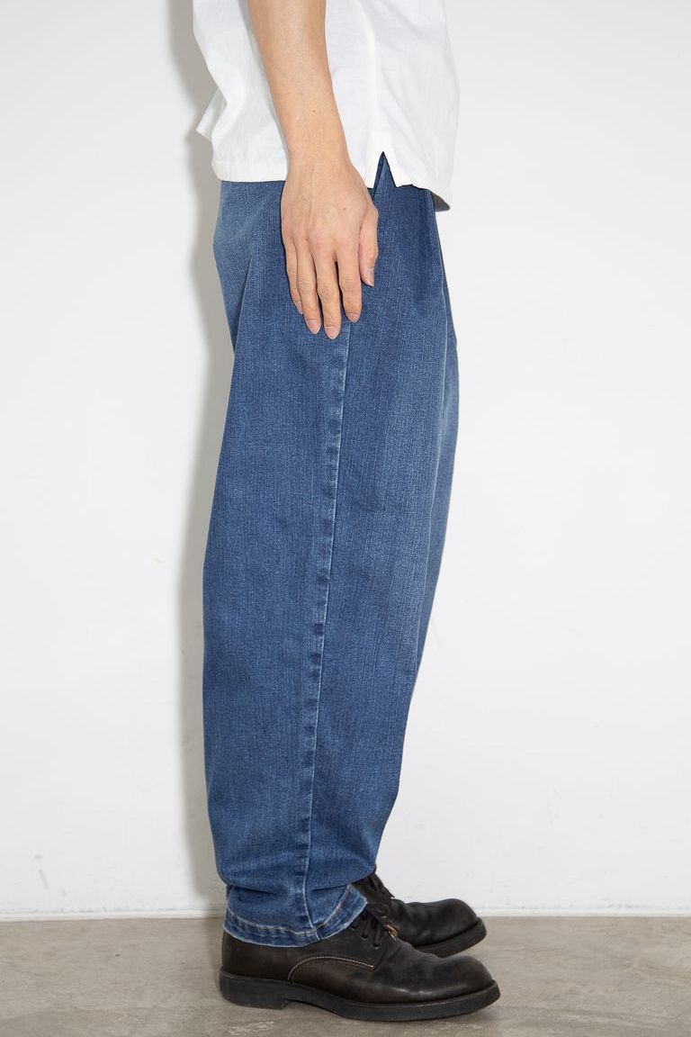 SUPIMA CO STRETCH DENIM BELTED TAPERED FIT TROUSERS / ライトネイビー