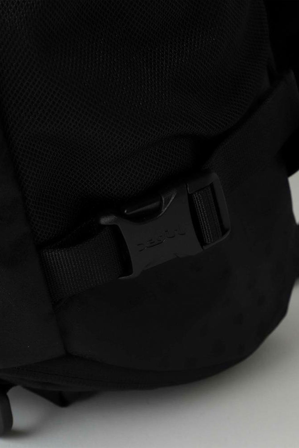 【人気定番商品】MILLS LOGO ADVENTURE BACKPACK / ブラック