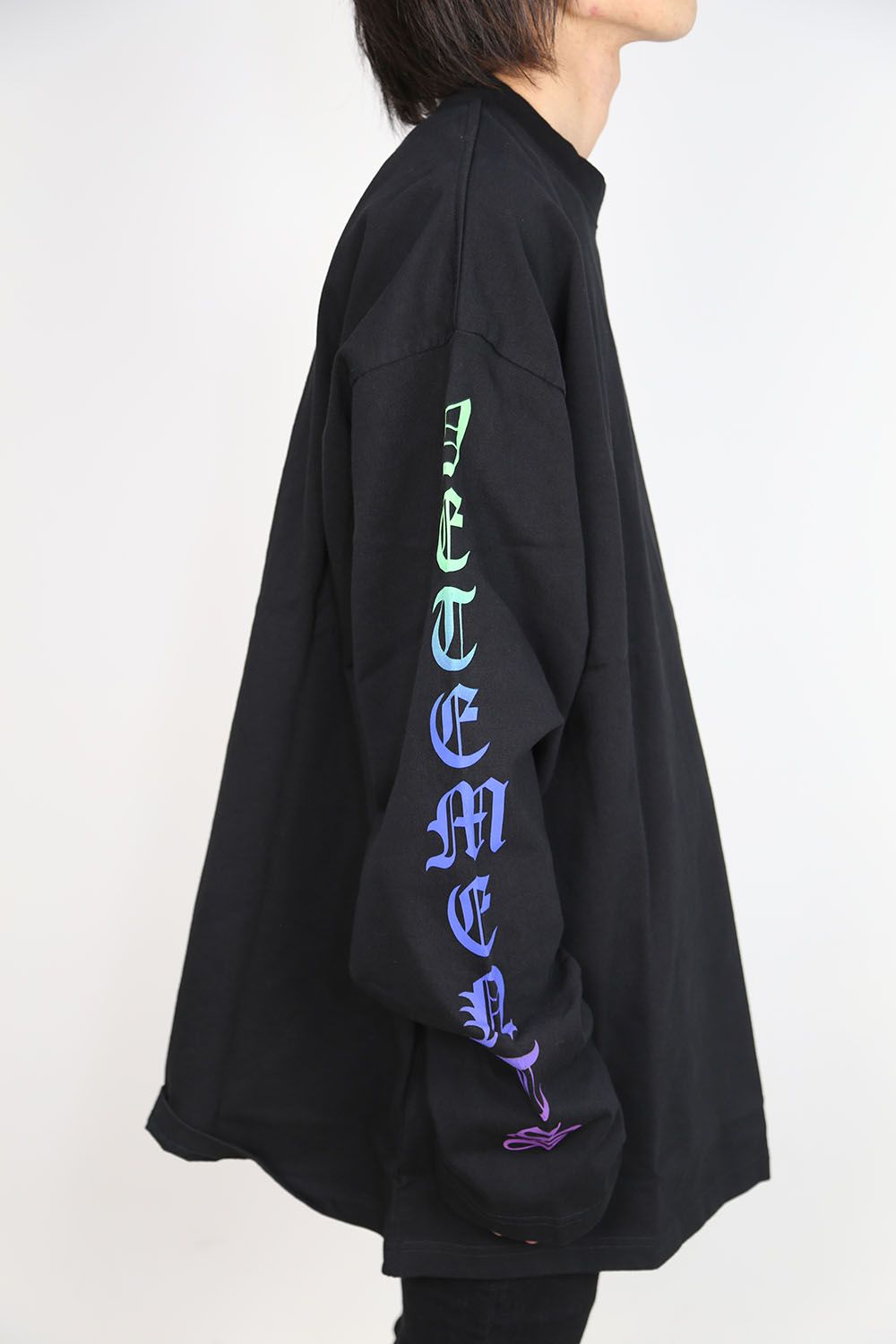 DEGRADE GOTHIC LOGO LONG SLEEVE / ブラック
