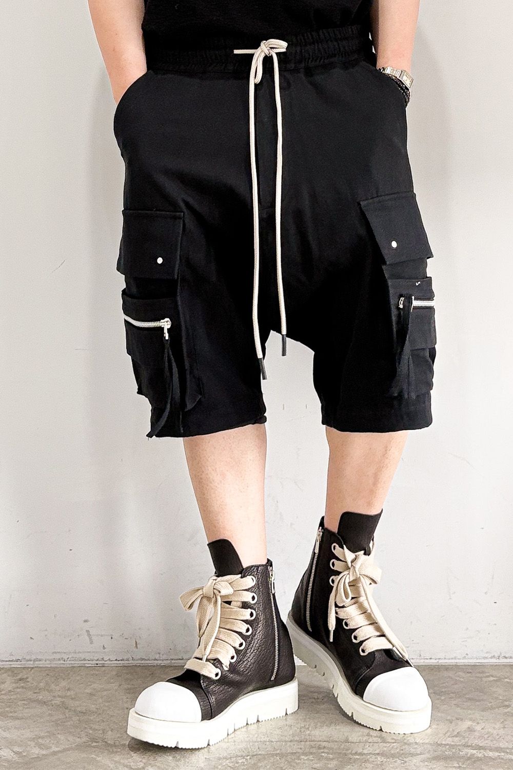 CARGO SHORTS / ブラック