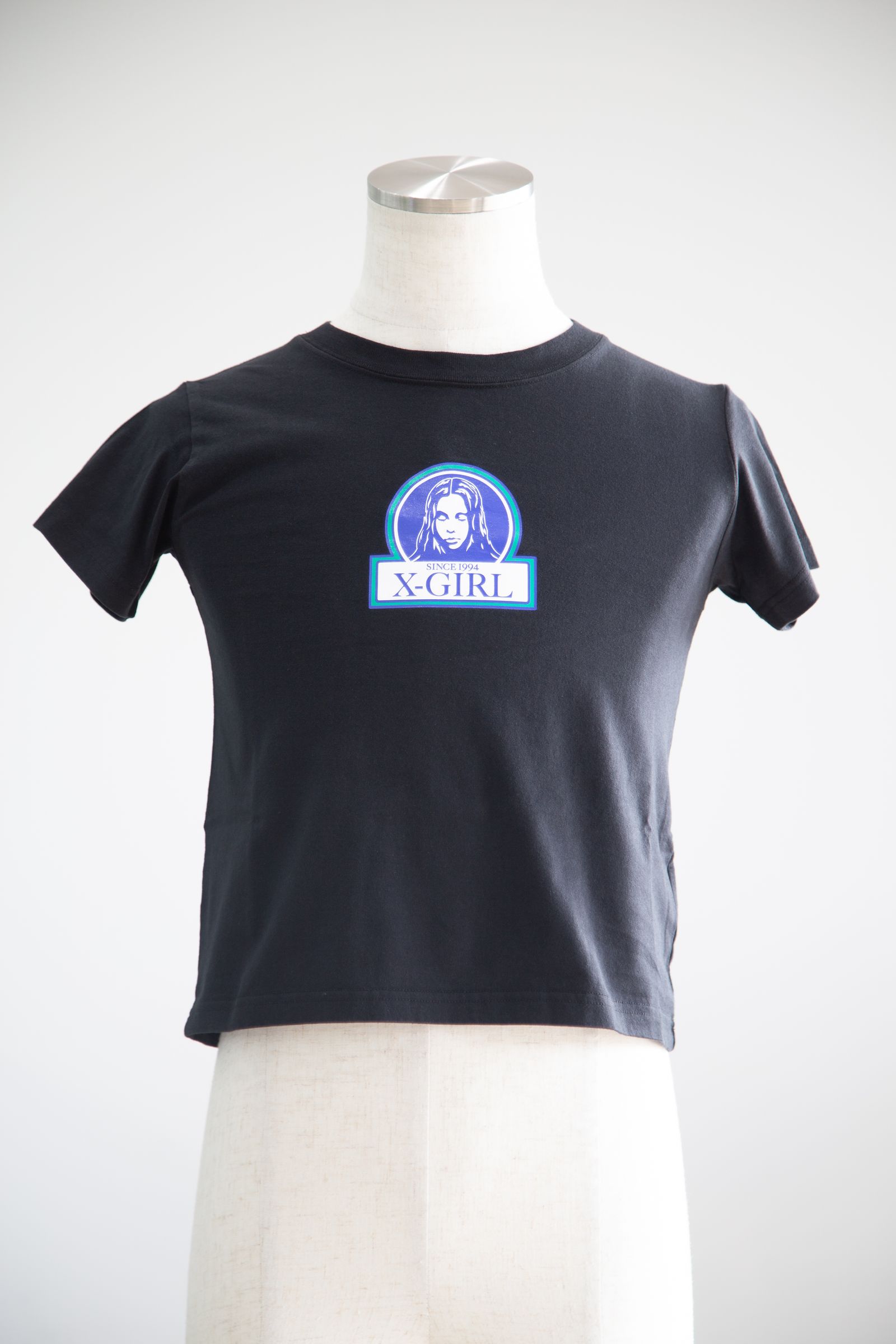 X-girl - FRAMED FACE S/S BABY TEE / ブラック | Tempt