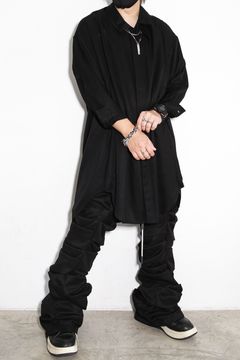 モード感強め。