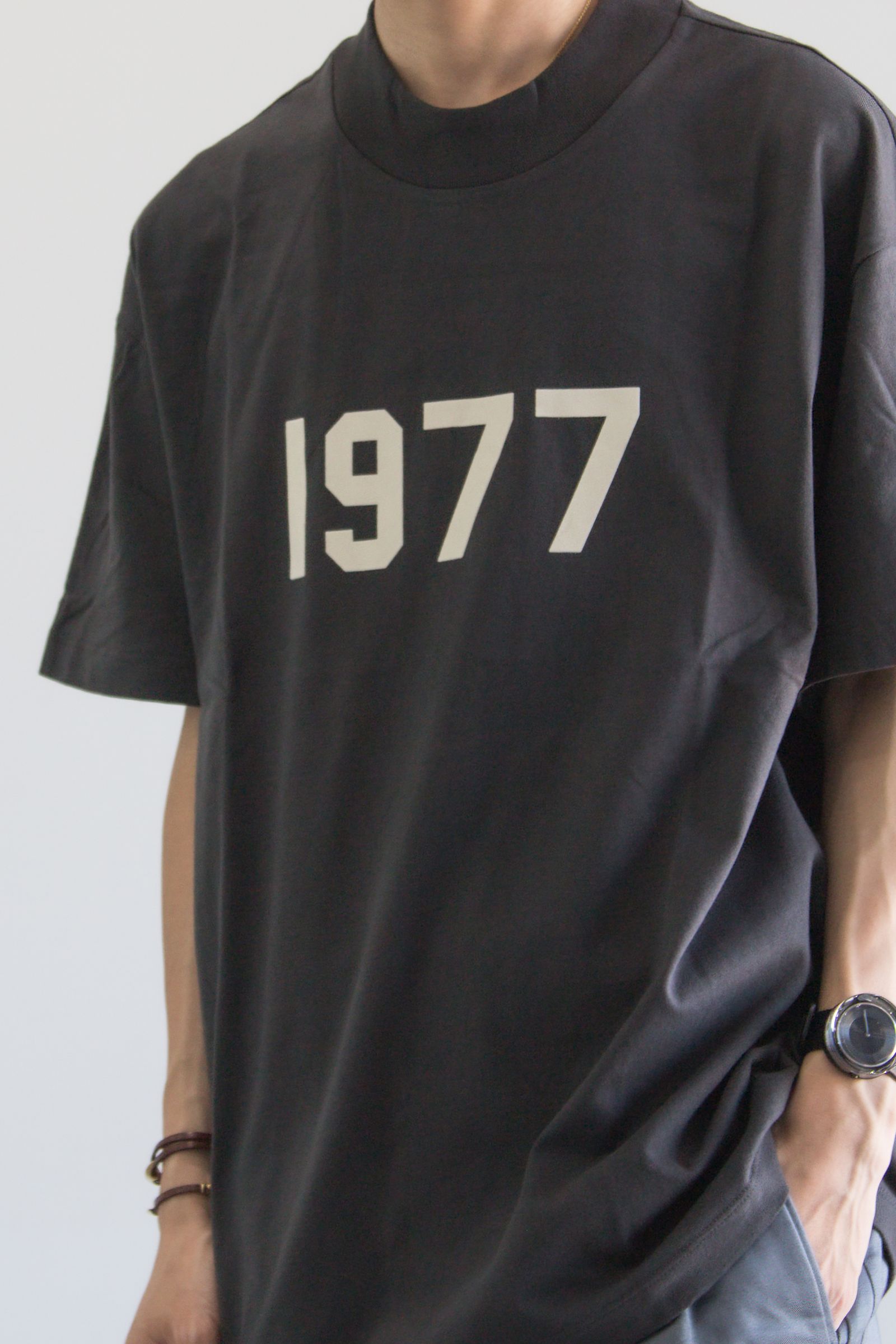 新品 FOG ESSENTIALS Tシャツ 1977 IRON アイアン S