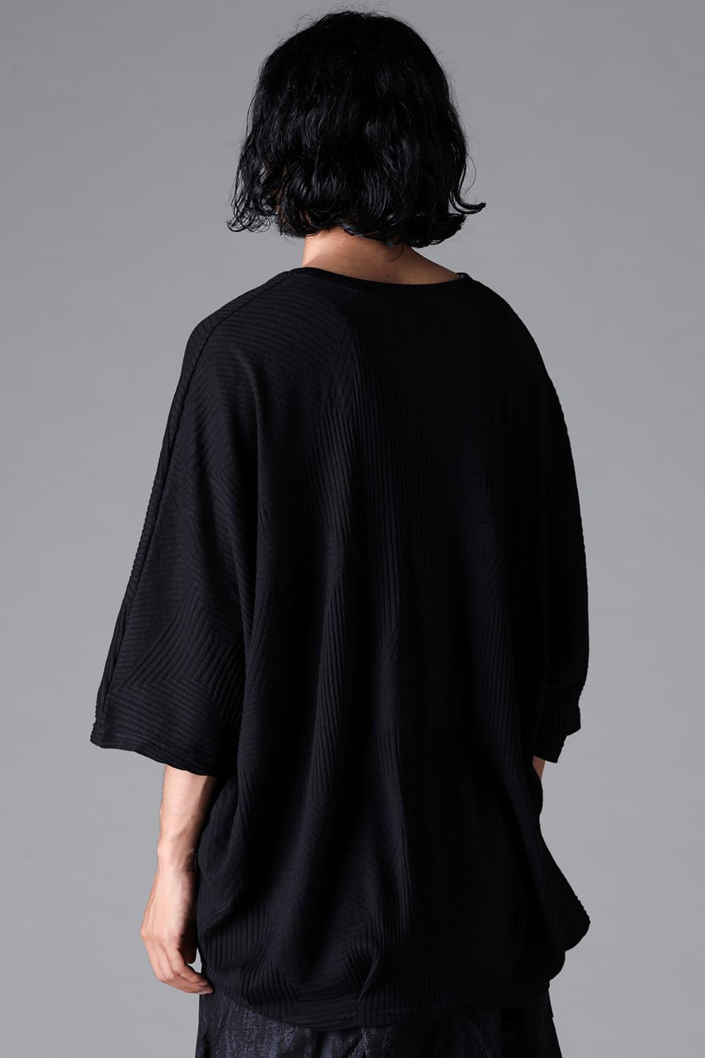 DEFORMED STRIPE PATTERN DOLMAN TEE / ブラック