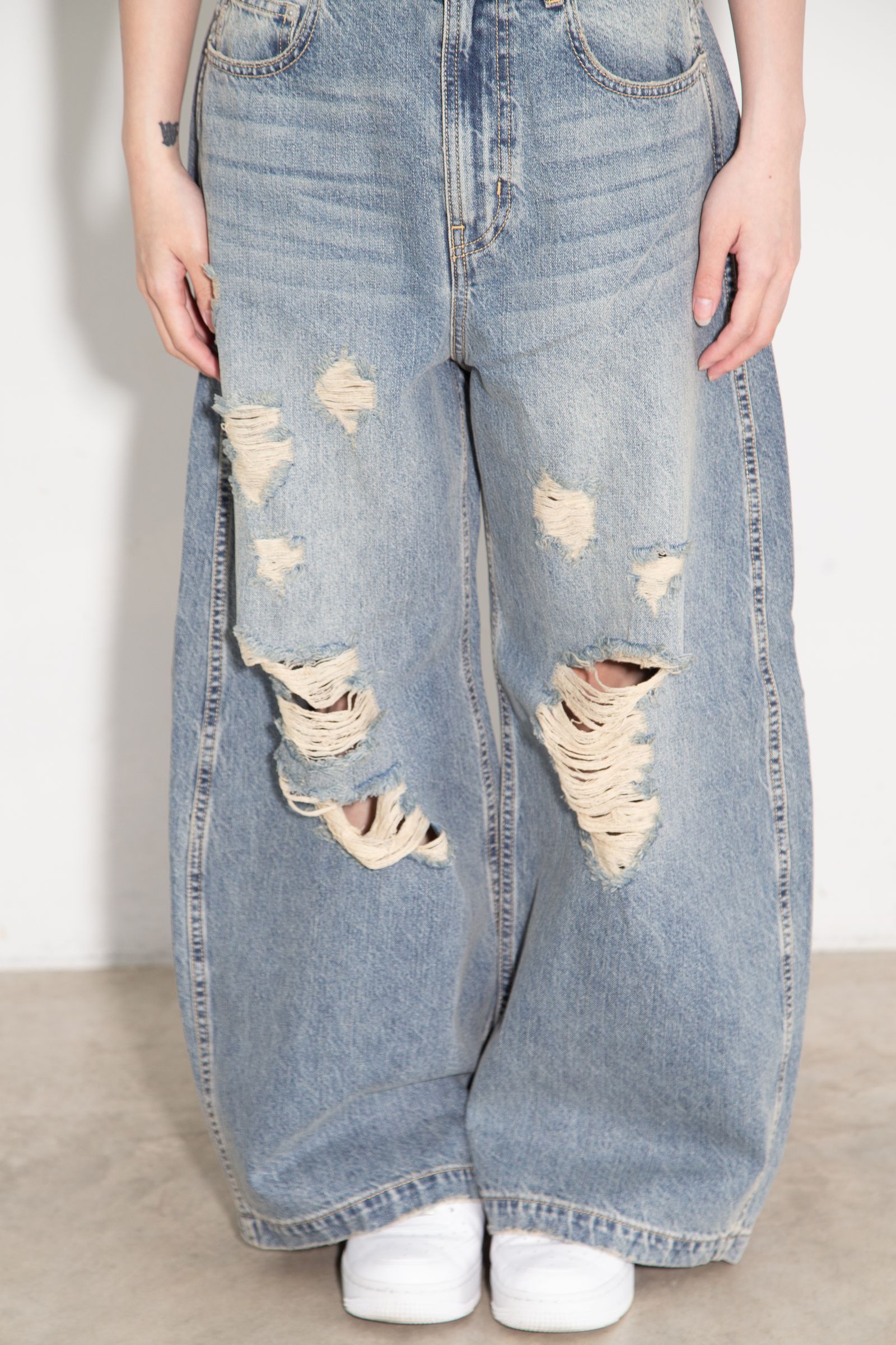 DISTRESSED BAGGY DENIM PANTS / インディゴ