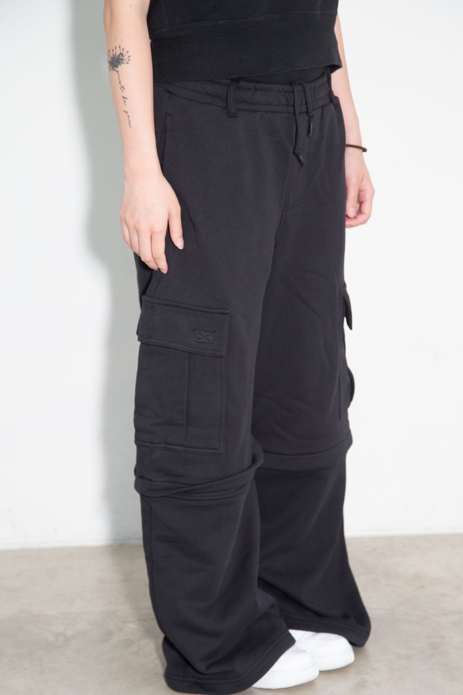 EMBLEM POCKET 2WAY BUGGY SWEATPANTS / ブラック