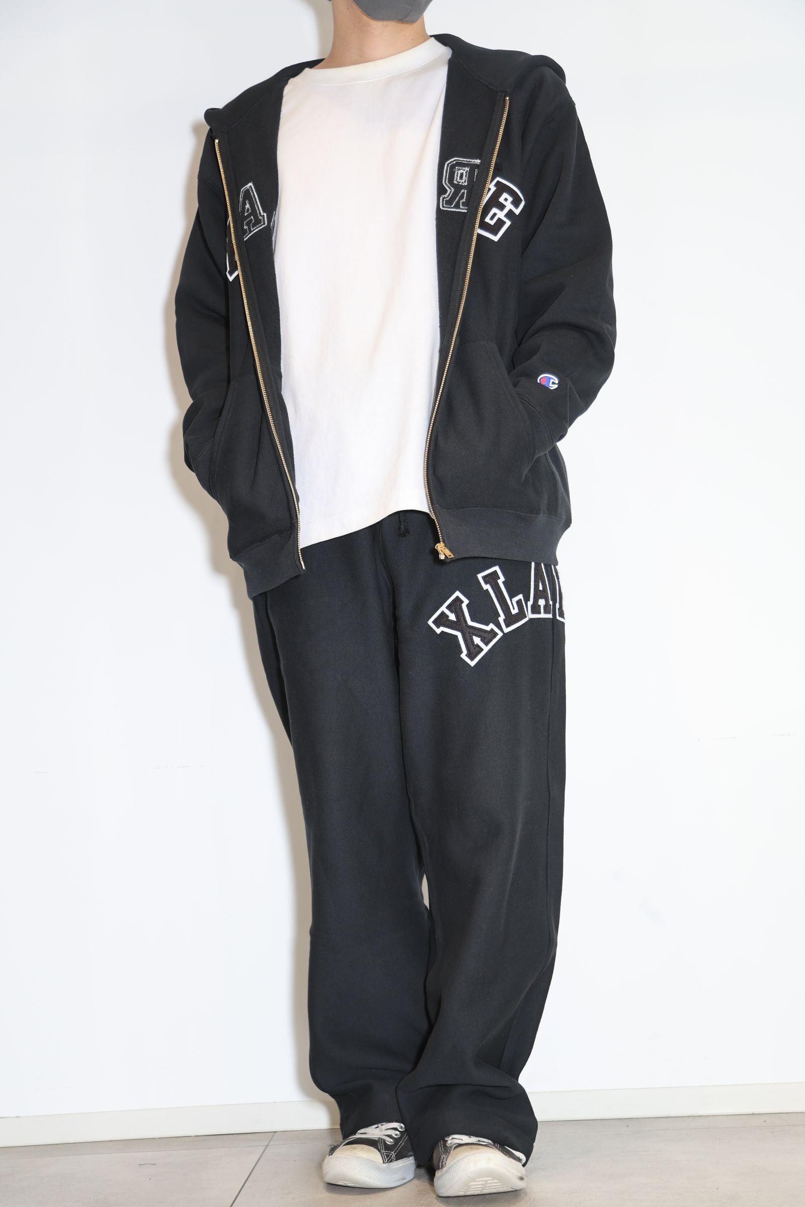 【セットアップ】XLARGE×Champion REVERSE WEAVE ZIP HOODED SWEATSHIRT・PANTS / ブラック