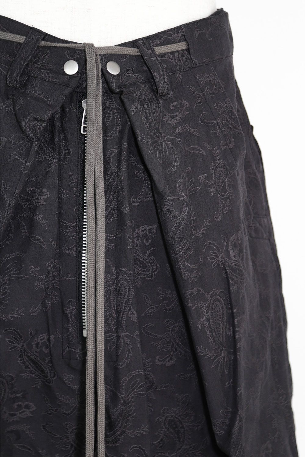[ラスト1点 サイズ1] ペイズリー袴タックショーツ / Paisley Front Zip Tuck Shorts / ブラック / ag-9061-1