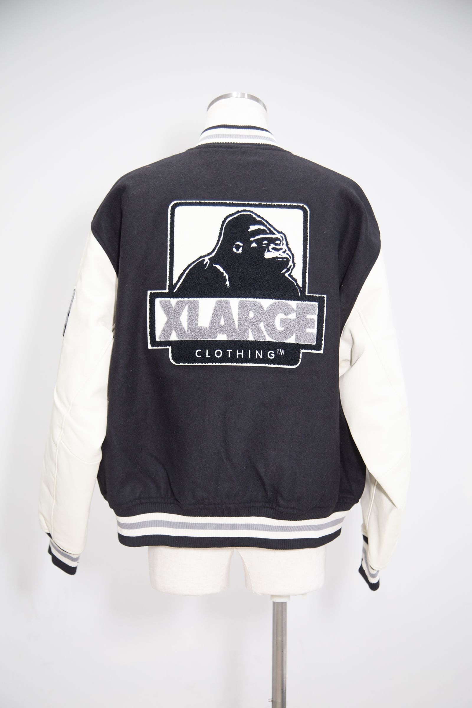 XLARGE - OG LOGO VARSITY JACKET / ブラック | Tempt