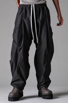 Side Tuck Tapared Pants