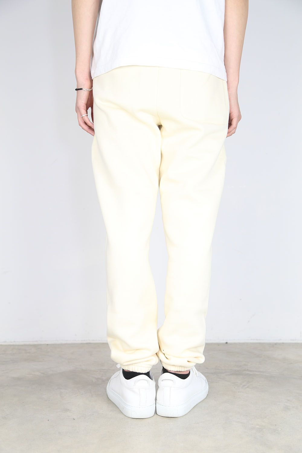 FRONT LOGO REFLECTOR SWEAT PANTS / クリーム