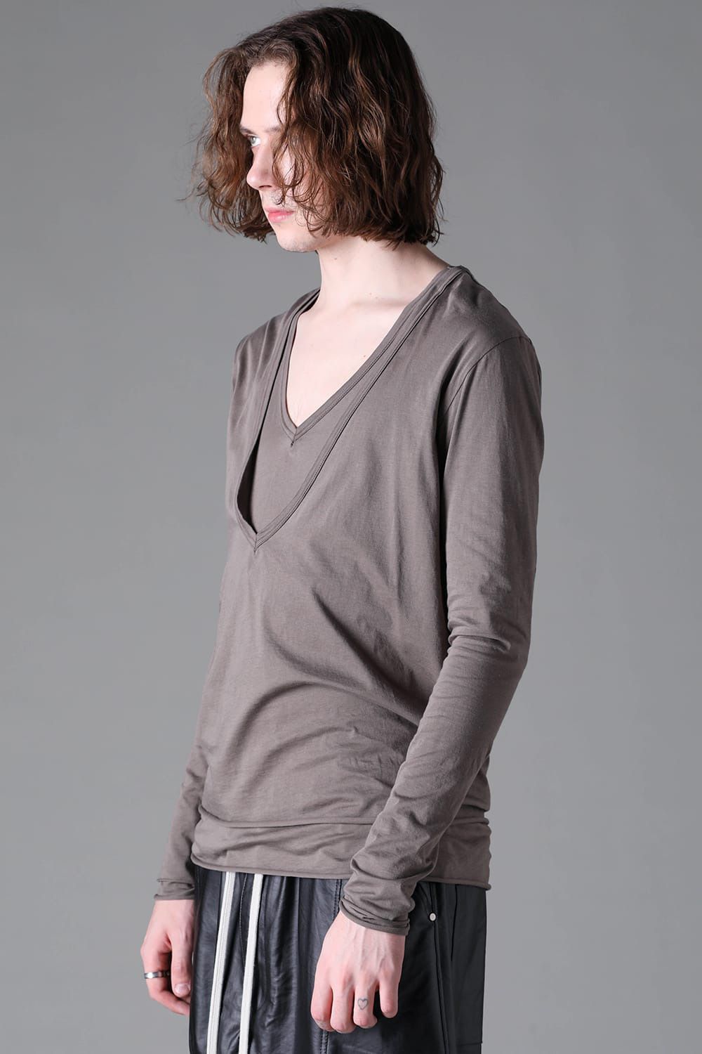 Layered V-Neck Log Sleeve