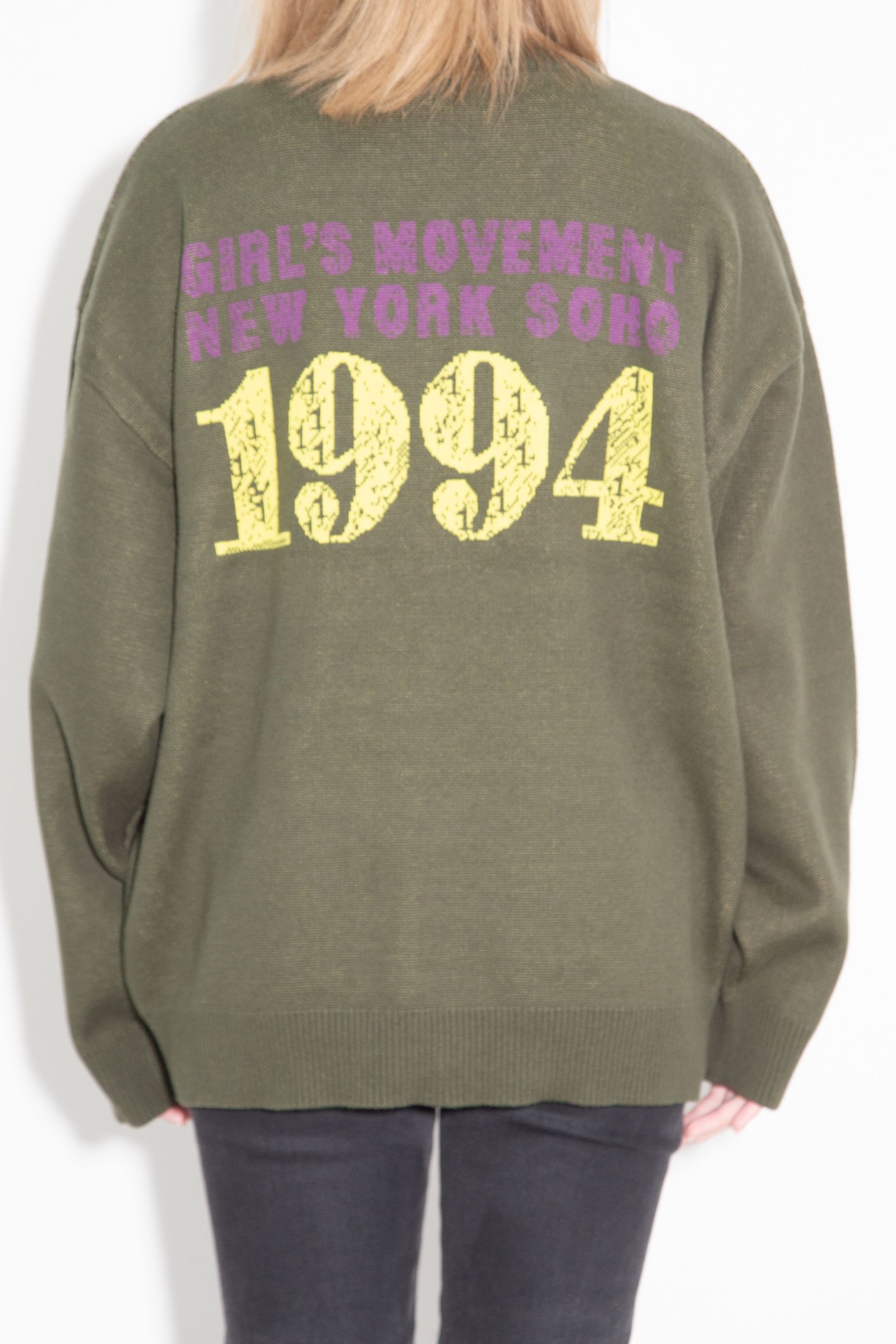 ［ラスト1点］SCRATCHED LOGO JACQUARD KNIT TOP / オリーブ