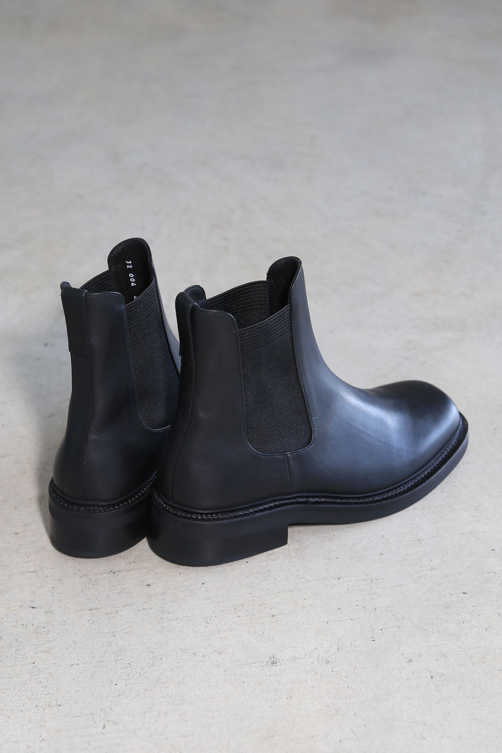 COW LEATHER CHELSEA BOOTS / ブラック