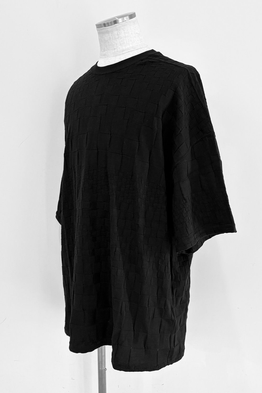 GRADIENT PLAID PATTERN JUMBO TEE / ブラック