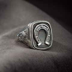 Horseshoes Ring / GR154