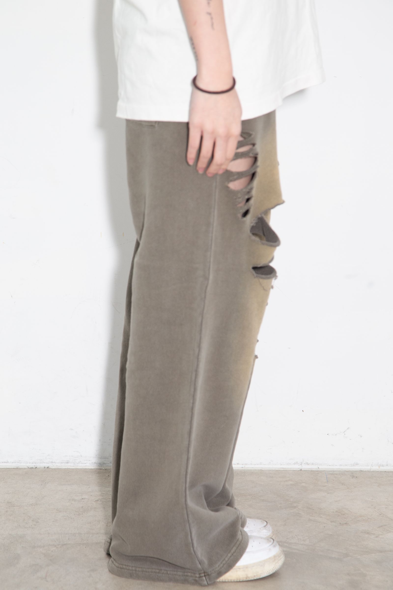 ［ラスト1点 サイズM］DISTRESSED SWEATPANTS / オリーブ