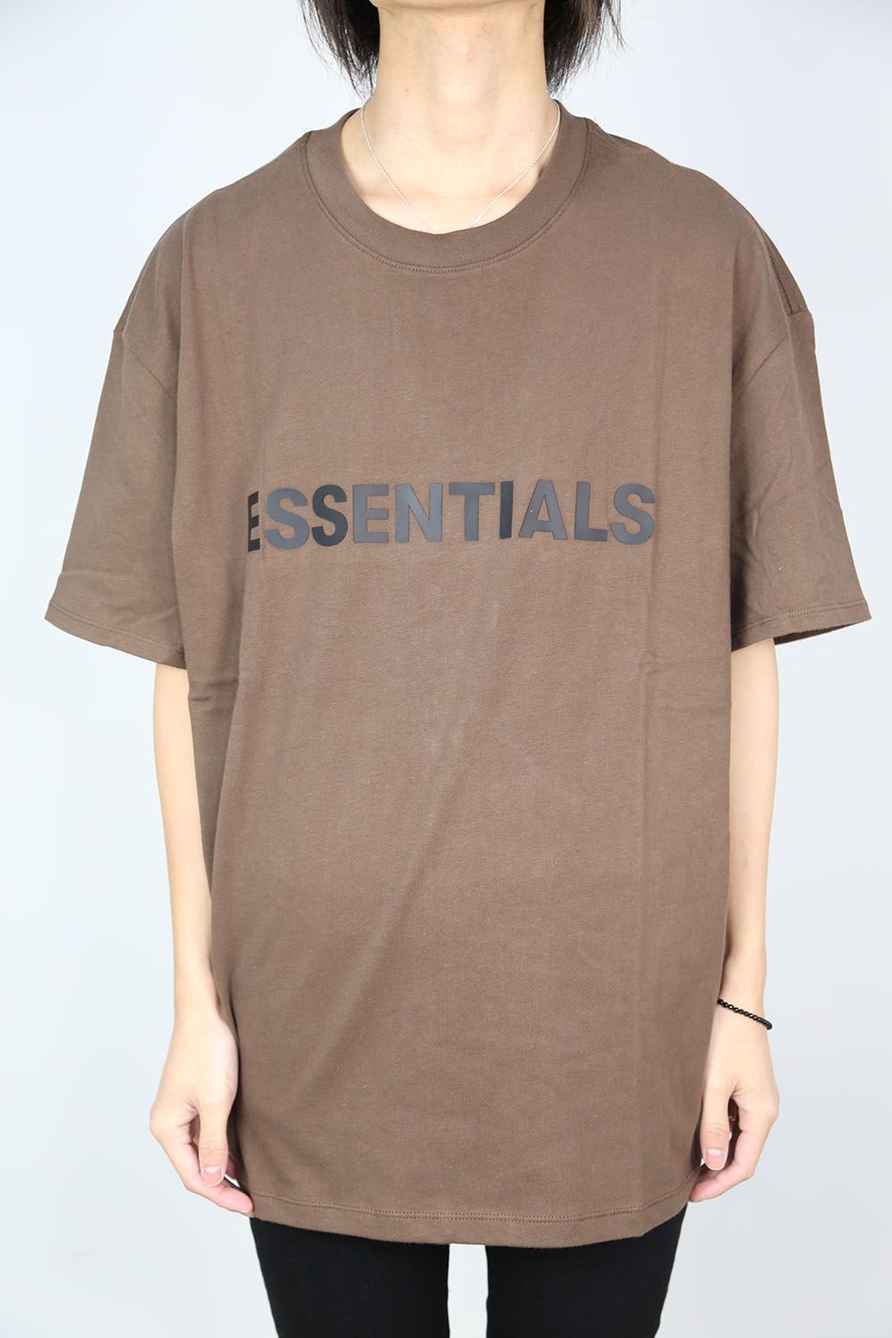 FOG ESSENTIALS - FRONT LOGO S/S TEE / ブラウン | Tempt