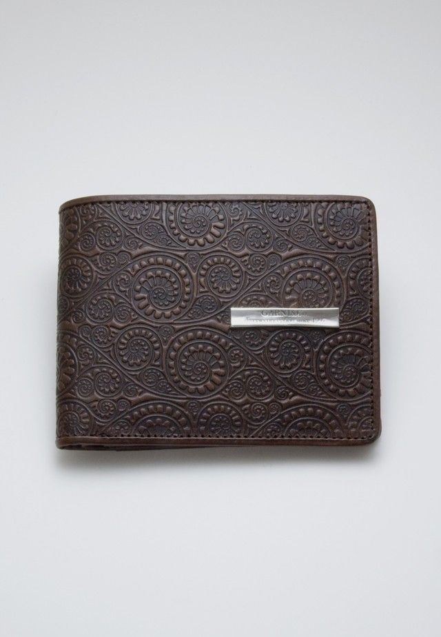 GARNI - `16 Vine Pattern Fold Wallet / ブラウン | Tempt