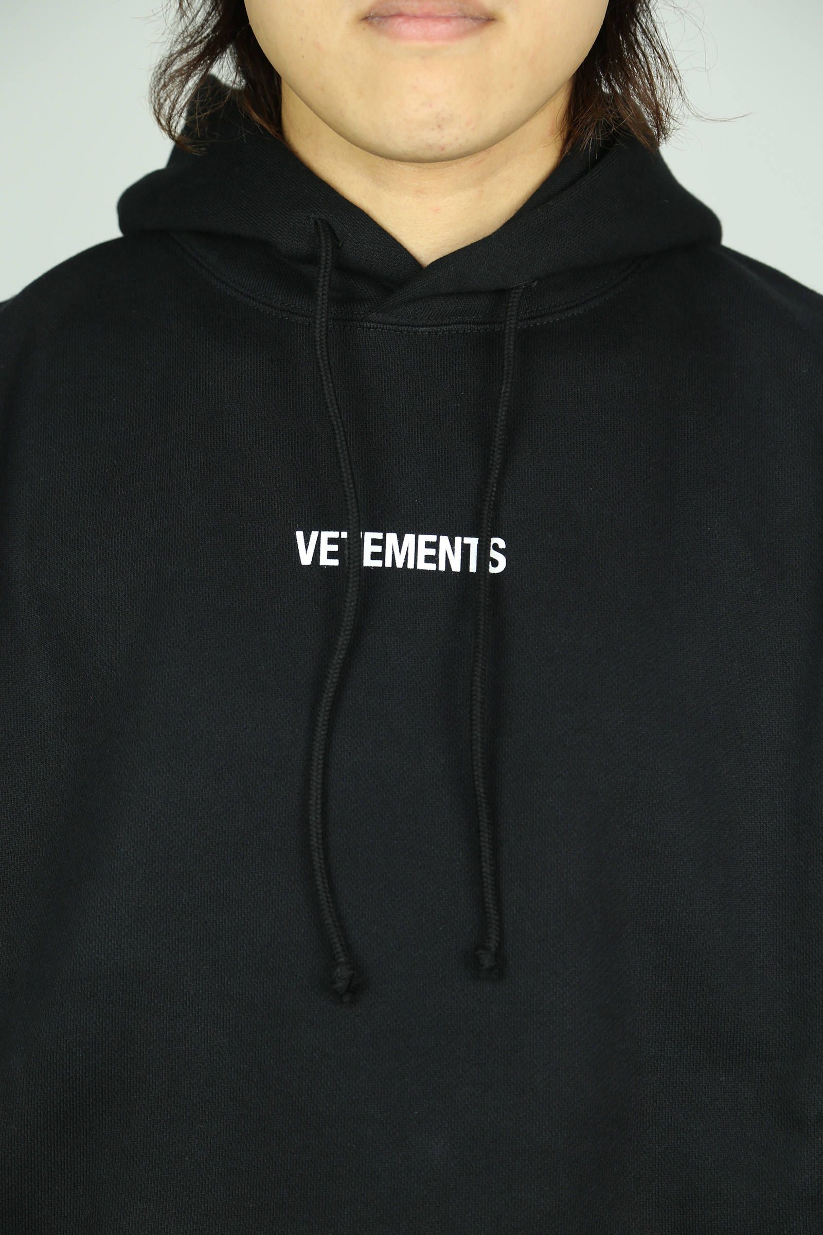 正規品直輸入】 新品タグ付き VETEMENTS ビッグロゴ オーバーサイズ