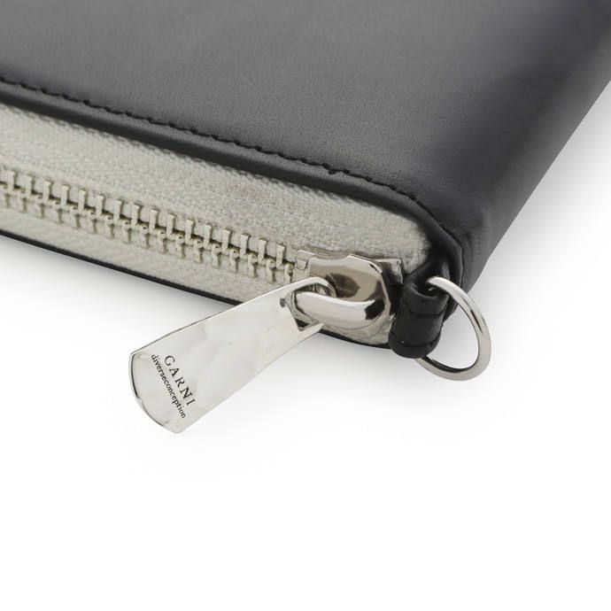 Slick Zip Fold Wallet / ブラック
